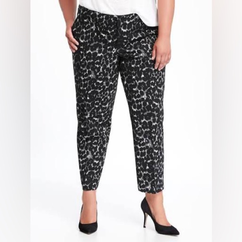 Old Navy Black and Gray Leopard Harper Pants